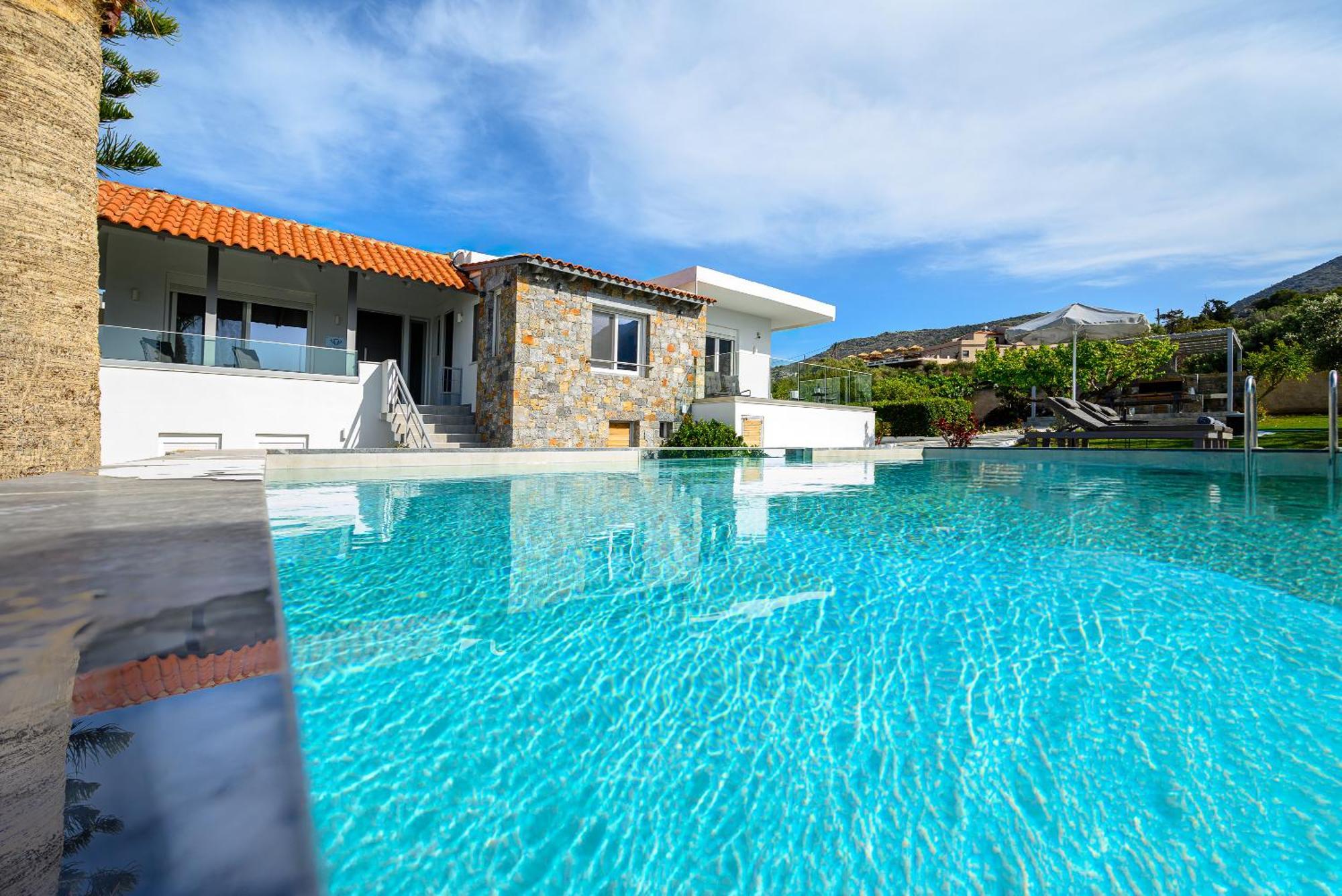 Queen'S Gem Luxury Villa - Heated Jacuzzi & Pool Hersonissos  Exterior photo